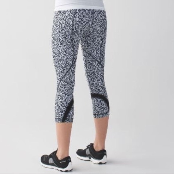 LULULEMON Run: Inspire Crop II Mini Brushed Animal - Picture 2 of 8